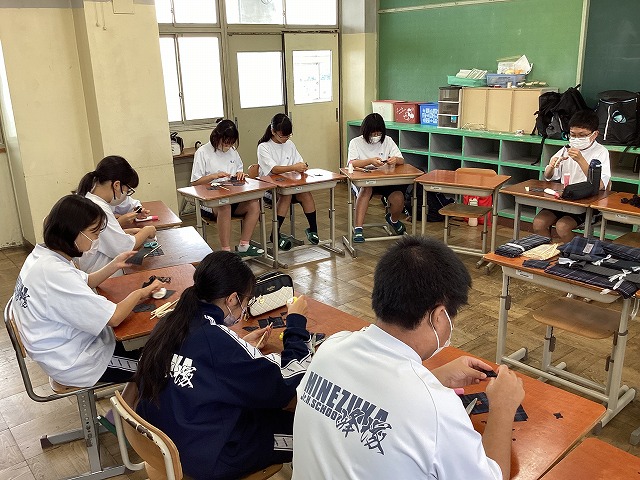 02 羽曳野市立峰塚中学校.jpg