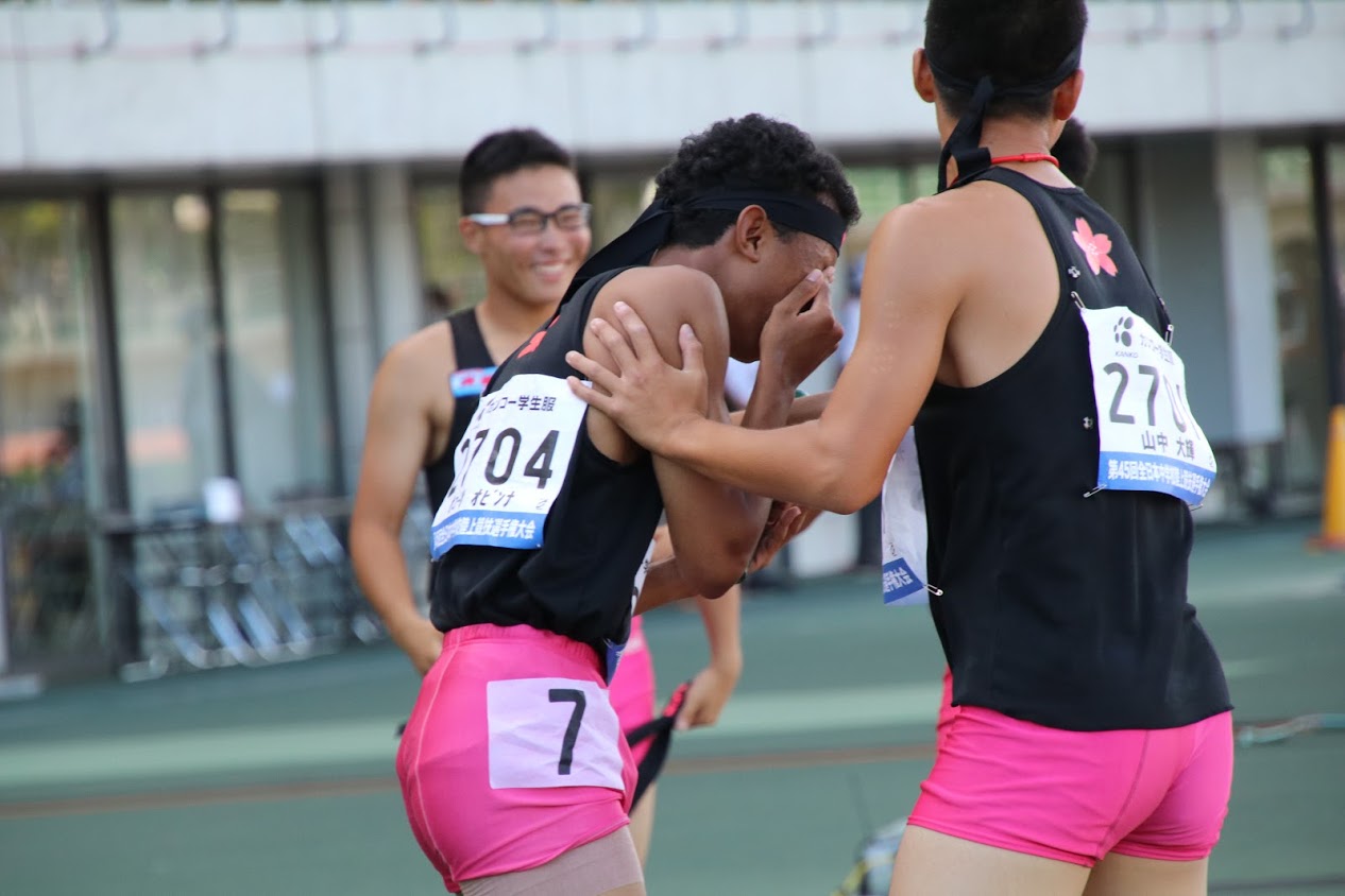 ひたむきな努力の花が咲く 咲くやこの花中学校 男子４ 100mリレー カンコー学生服