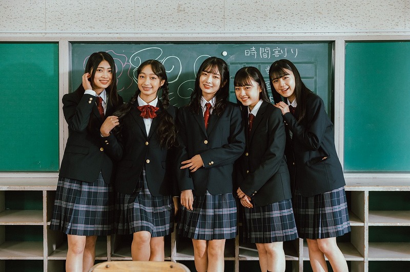 中高生の 制服 スカート 可愛いコーデ カンコー学生服