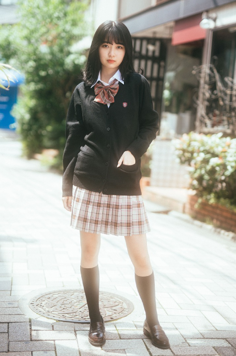 高校生女子のカーディガンどこで買う カンコー学生服
