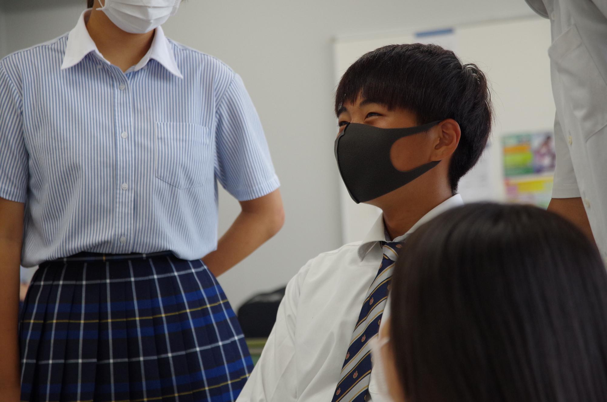 東大阪大学敬愛高校制服一式 - 家具