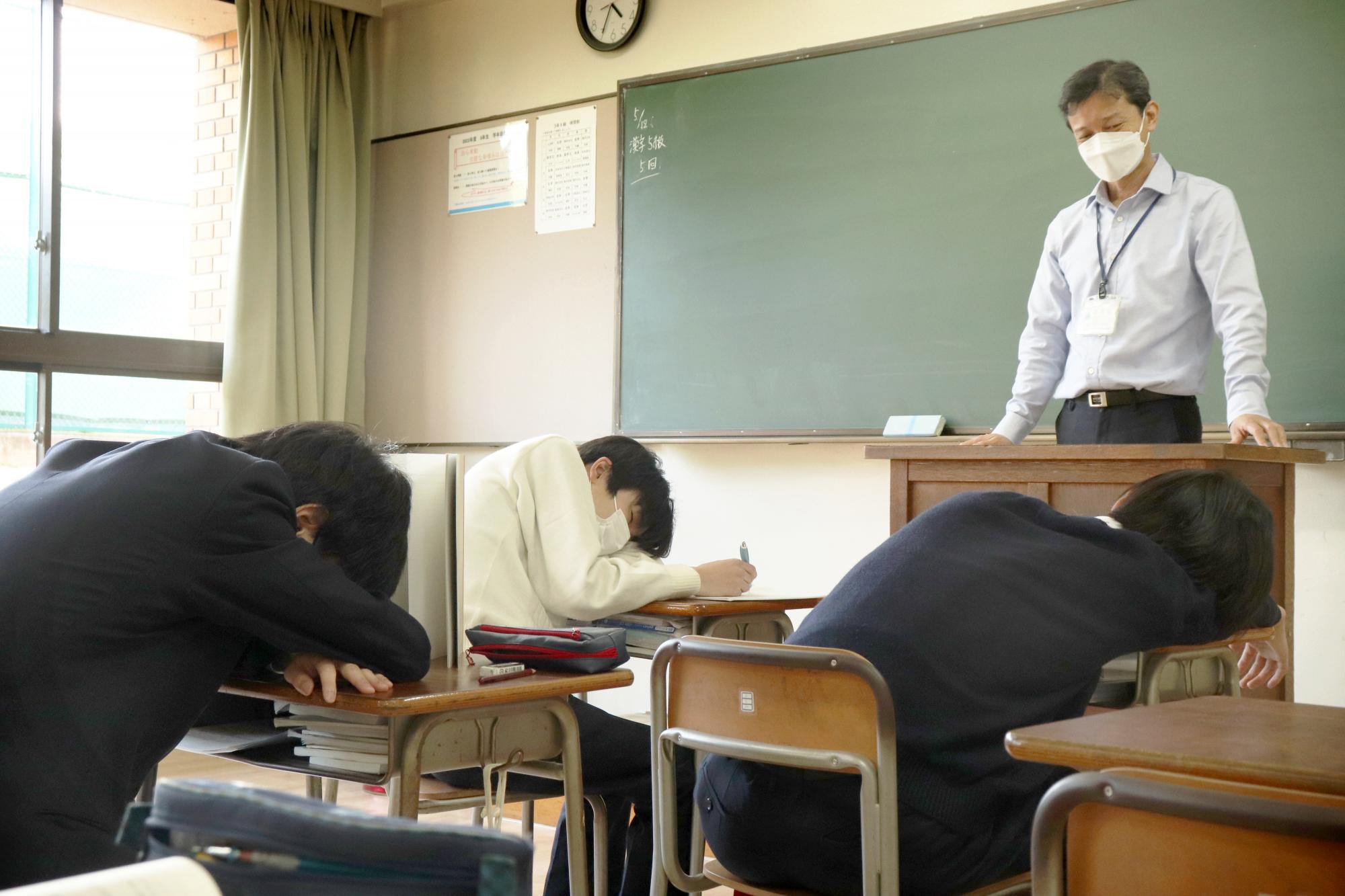 神戸国際大学附属高等学校(兵庫県) データ KANKO 学校制服フォトライブ